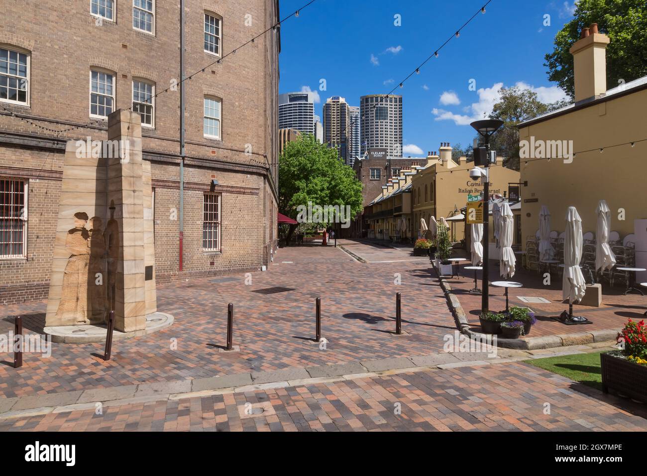 Sydney, Australie. Lundi 4 octobre 2021. Le quartier des affaires du centre de Sydney est encore très calme, car Sydney se prépare à rouvrir une fois que l'objectif de vaccination de 70 % a été atteint d'ici le lundi 11 octobre. Vues générales sur les Rocks. Crédit : Paul Lovelace/Alamy Live News Banque D'Images