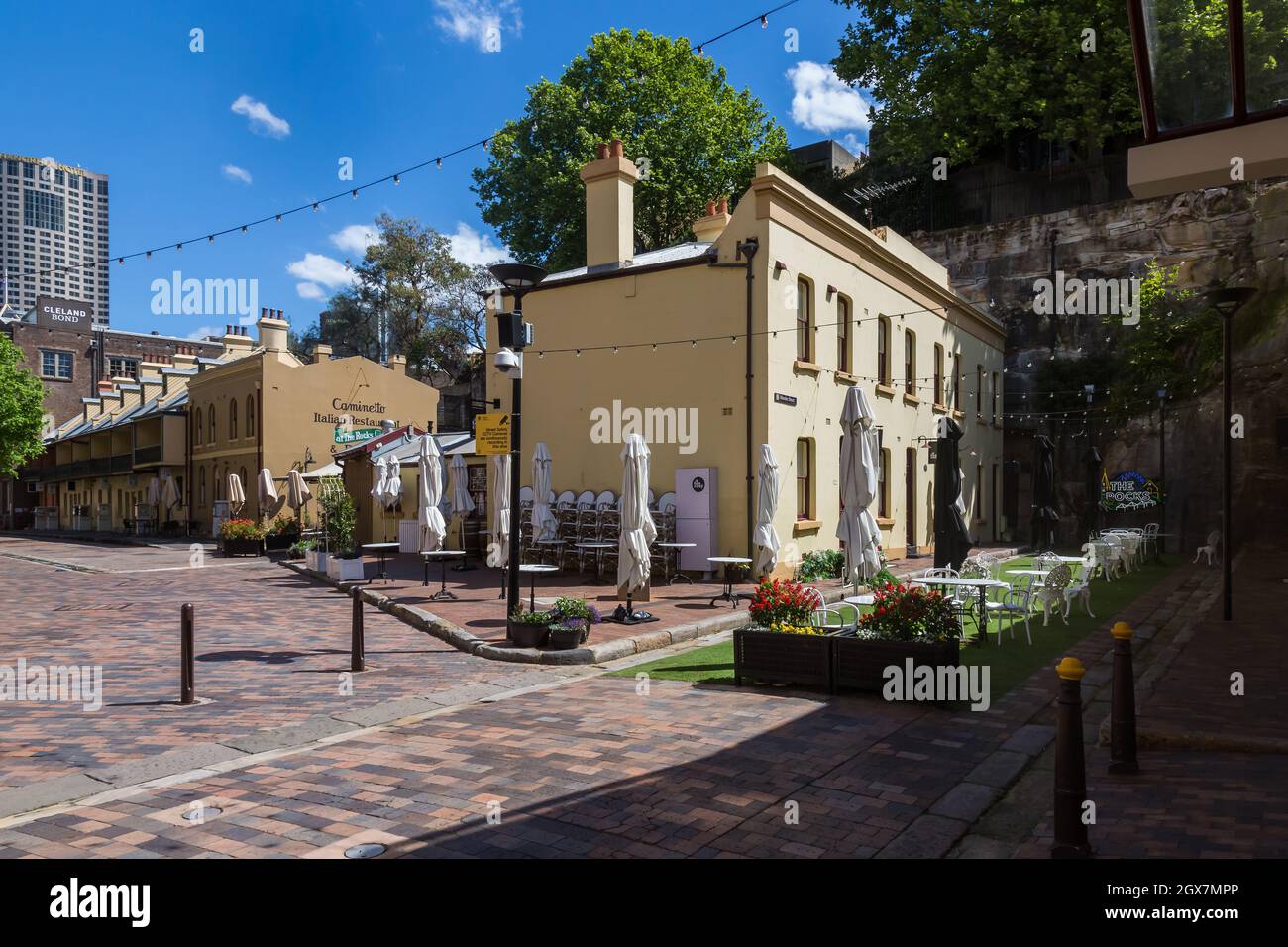 Sydney, Australie. Lundi 4 octobre 2021. Le quartier des affaires du centre de Sydney est encore très calme, car Sydney se prépare à rouvrir une fois que l'objectif de vaccination de 70 % a été atteint d'ici le lundi 11 octobre. Vues générales sur les Rocks. Crédit : Paul Lovelace/Alamy Live News Banque D'Images