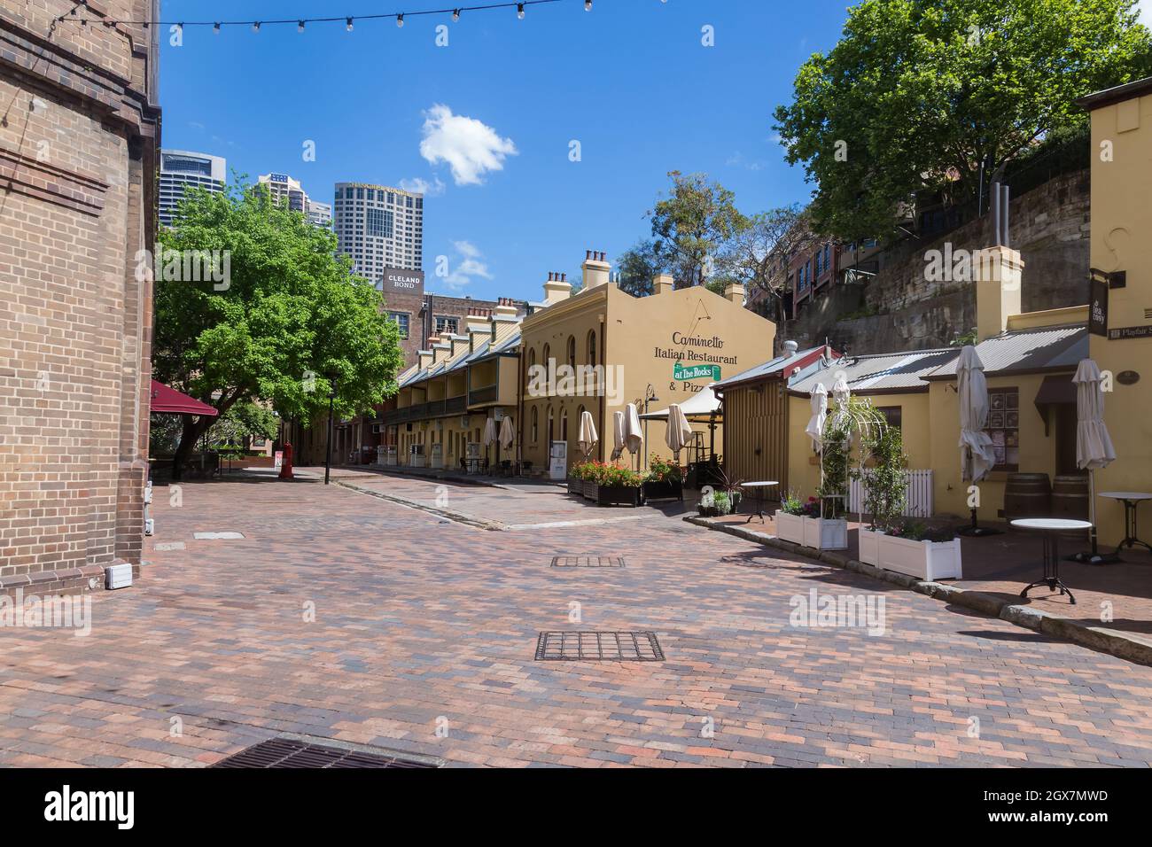 Sydney, Australie. Lundi 4 octobre 2021. Le quartier des affaires du centre de Sydney est encore très calme, car Sydney se prépare à rouvrir une fois que l'objectif de vaccination de 70 % a été atteint d'ici le lundi 11 octobre. Vues générales sur les Rocks. Crédit : Paul Lovelace/Alamy Live News Banque D'Images