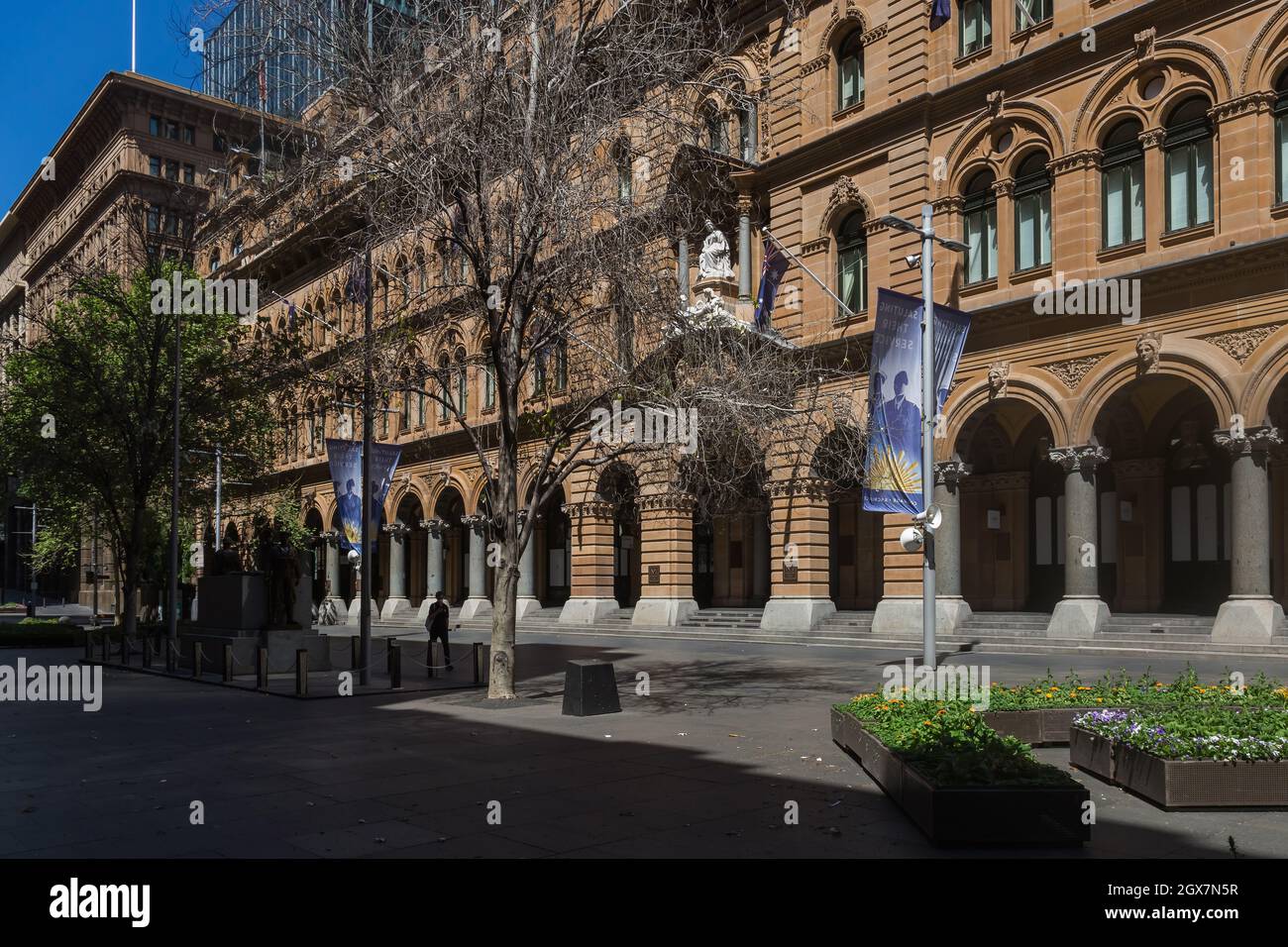 Sydney, Australie. Lundi 4 octobre 2021. Le quartier des affaires du centre de Sydney est encore très calme, car Sydney se prépare à rouvrir une fois que l'objectif de vaccination de 70 % a été atteint d'ici le lundi 11 octobre. Vues générales de GPO, Martin place. Crédit : Paul Lovelace/Alamy Live News Banque D'Images