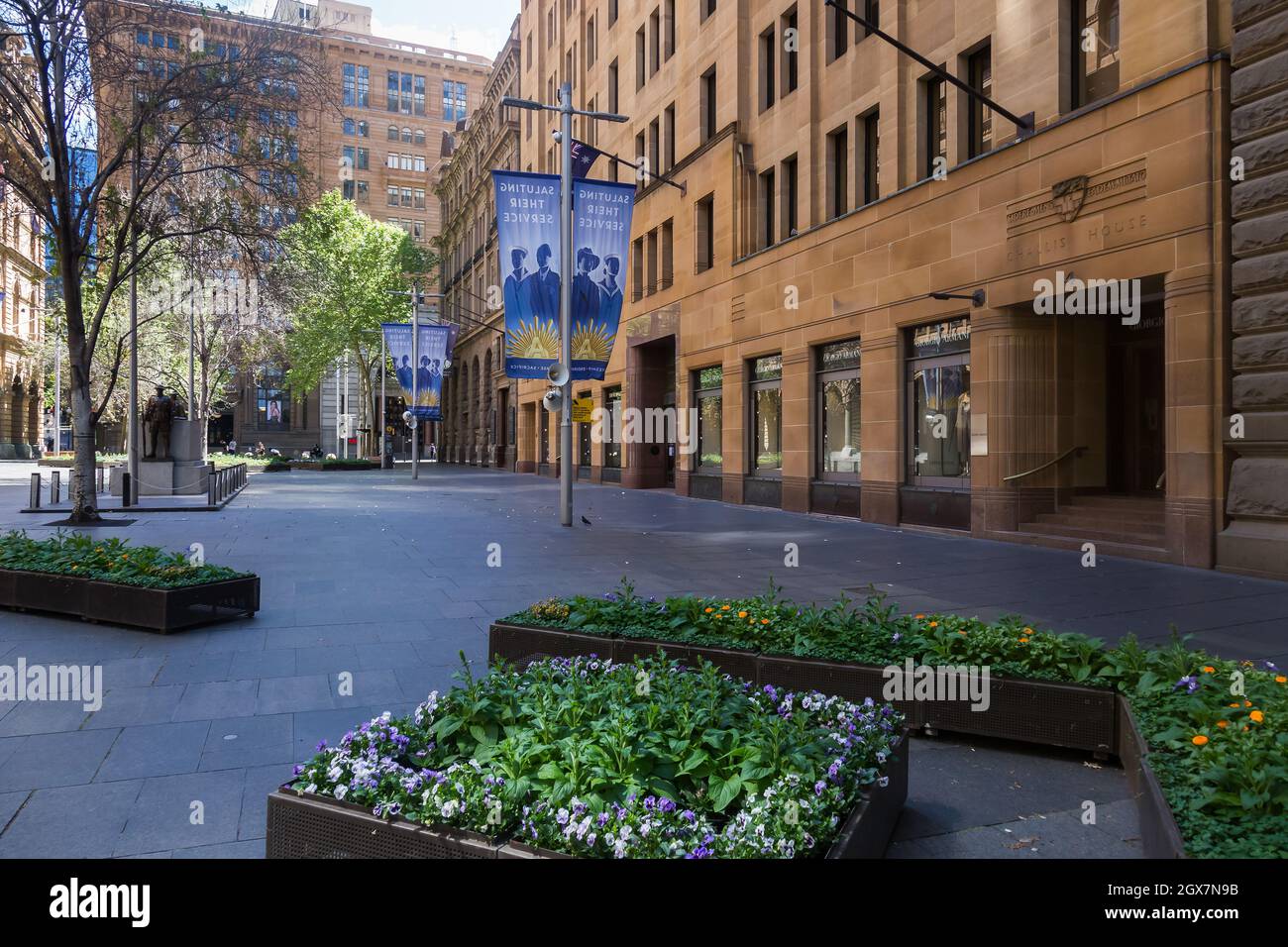 Sydney, Australie. Lundi 4 octobre 2021. Le quartier des affaires du centre de Sydney est encore très calme, car Sydney se prépare à rouvrir une fois que l'objectif de vaccination de 70 % a été atteint d'ici le lundi 11 octobre. Vue générale sur la place Martin. Crédit : Paul Lovelace/Alamy Live News Banque D'Images