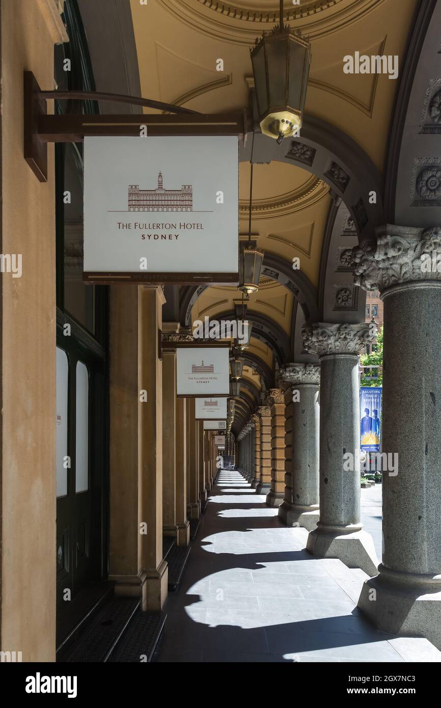 Sydney, Australie. Lundi 4 octobre 2021. Le quartier des affaires du centre de Sydney est encore très calme, car Sydney se prépare à rouvrir une fois que l'objectif de vaccination de 70 % a été atteint d'ici le lundi 11 octobre. Vues générales de GPO, Martin place. Crédit : Paul Lovelace/Alamy Live News Banque D'Images