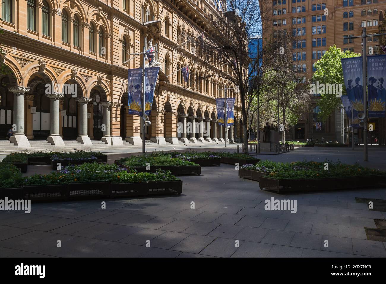 Sydney, Australie. Lundi 4 octobre 2021. Le quartier des affaires du centre de Sydney est encore très calme, car Sydney se prépare à rouvrir une fois que l'objectif de vaccination de 70 % a été atteint d'ici le lundi 11 octobre. Vues générales de GPO, Martin place. Crédit : Paul Lovelace/Alamy Live News Banque D'Images