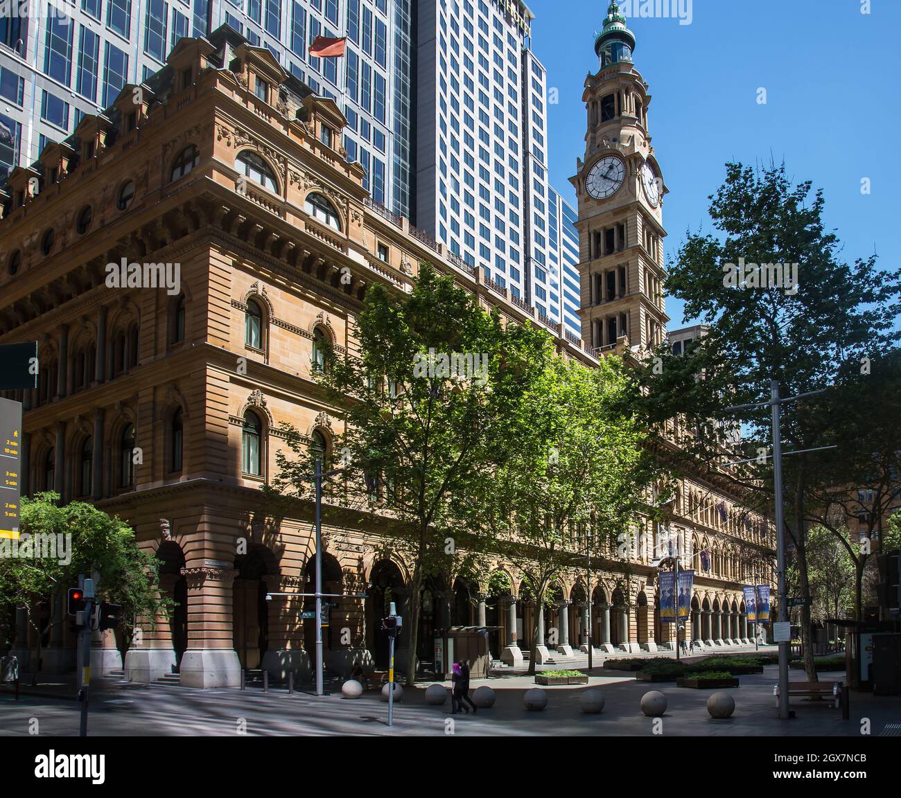 Sydney, Australie. Lundi 4 octobre 2021. Le quartier des affaires du centre de Sydney est encore très calme, car Sydney se prépare à rouvrir une fois que l'objectif de vaccination de 70 % a été atteint d'ici le lundi 11 octobre. Vues générales de GPO, Martin place. Crédit : Paul Lovelace/Alamy Live News Banque D'Images