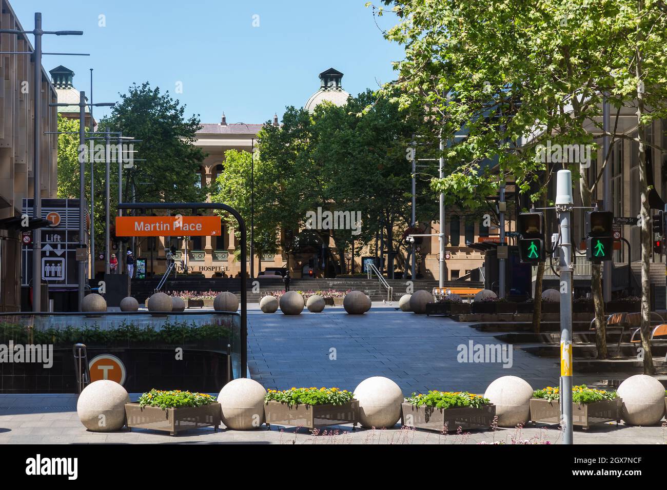 Sydney, Australie. Lundi 4 octobre 2021. Le quartier des affaires du centre de Sydney est encore très calme, car Sydney se prépare à rouvrir une fois que l'objectif de vaccination de 70 % a été atteint d'ici le lundi 11 octobre. Vue générale sur la place Martin. Crédit : Paul Lovelace/Alamy Live News Banque D'Images
