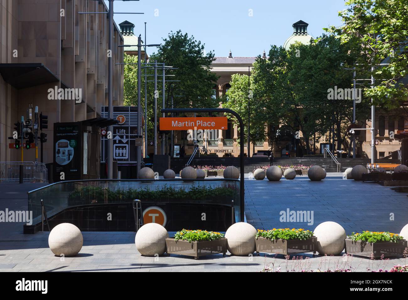 Sydney, Australie. Lundi 4 octobre 2021. Le quartier des affaires du centre de Sydney est encore très calme, car Sydney se prépare à rouvrir une fois que l'objectif de vaccination de 70 % a été atteint d'ici le lundi 11 octobre. Vue générale sur la place Martin. Crédit : Paul Lovelace/Alamy Live News Banque D'Images