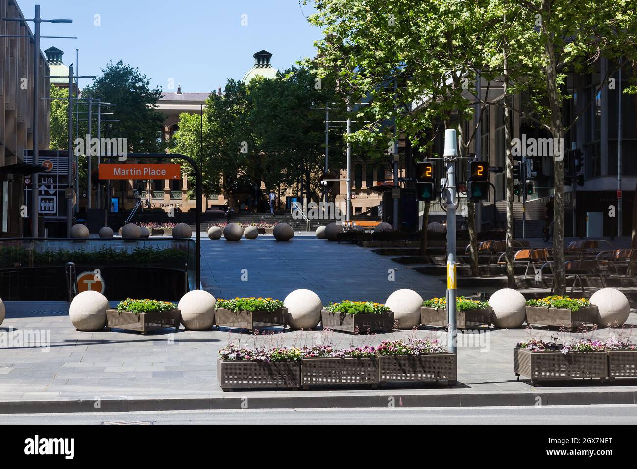 Sydney, Australie. Lundi 4 octobre 2021. Le quartier des affaires du centre de Sydney est encore très calme, car Sydney se prépare à rouvrir une fois que l'objectif de vaccination de 70 % a été atteint d'ici le lundi 11 octobre. Vue générale sur la place Martin. Crédit : Paul Lovelace/Alamy Live News Banque D'Images
