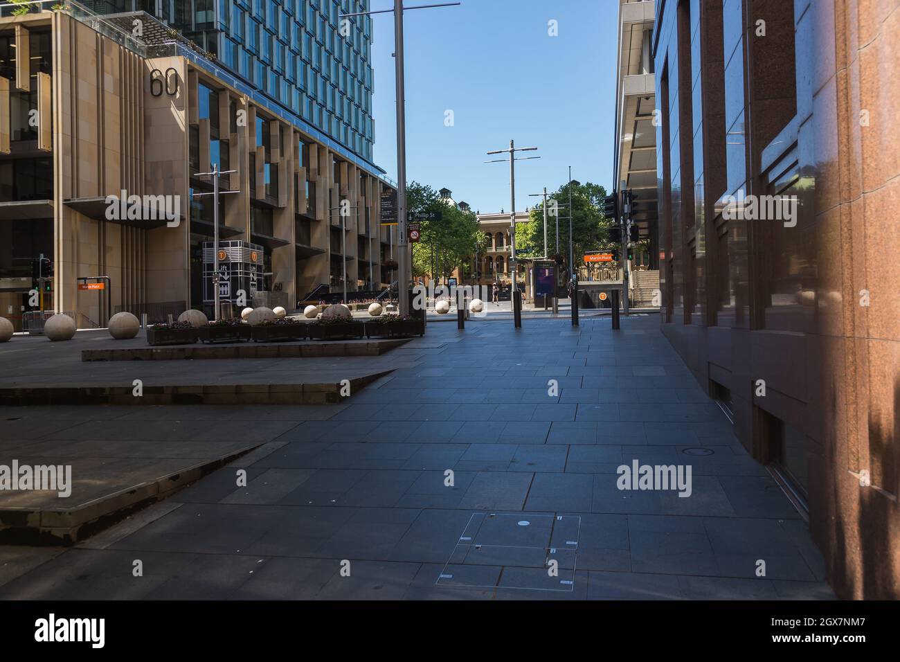 Sydney, Australie. Lundi 4 octobre 2021. Le quartier des affaires du centre de Sydney est encore très calme, car Sydney se prépare à rouvrir une fois que l'objectif de vaccination de 70 % a été atteint d'ici le lundi 11 octobre. Vue générale sur la place Martin. Crédit : Paul Lovelace/Alamy Live News Banque D'Images