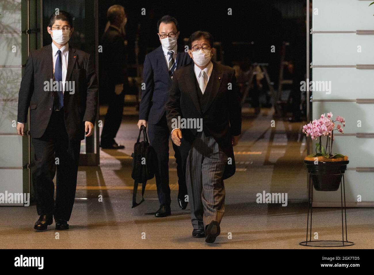 Kaneko Yasushi le ministre des Affaires générales arrive au Bureau des premiers ministres japonais (Kantei) avant la première réunion du Cabinet du nouveau Premier ministre, Kishida Fumio. Tokyo, 4 octobre 2021. Credit: Stanislav Kogiku/AFLO/Alay Live News Banque D'Images