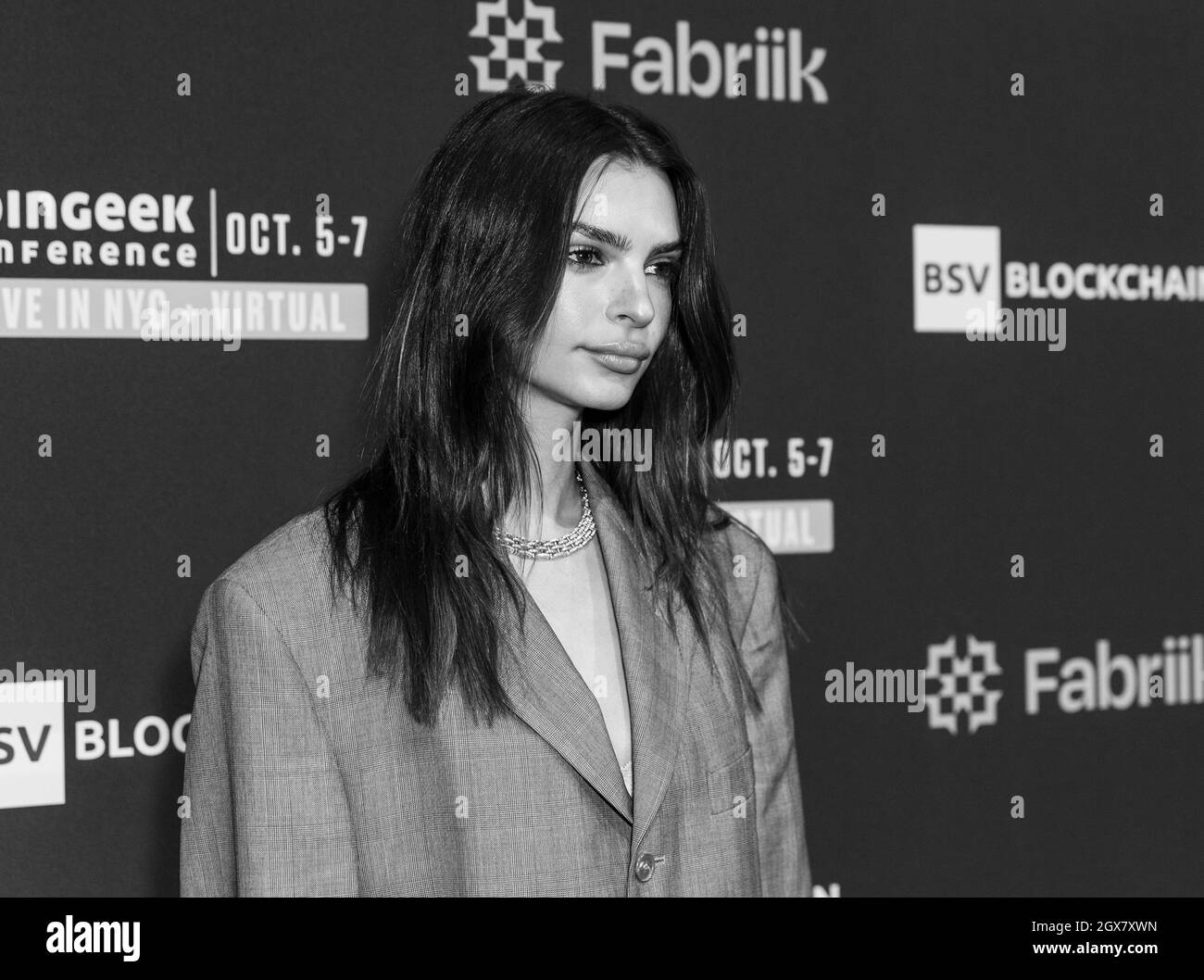 Emily ratajkowski Banque d'images noir et blanc - Alamy