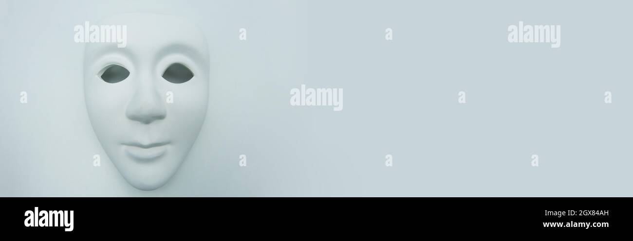 Bannière de masque blanc isolée sur fond blanc. Bannière Web avec espace pour le texte Banque D'Images