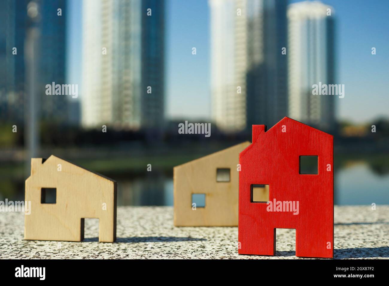 Petites maisons comme investissement immobilier ou hypothèque. Banque D'Images