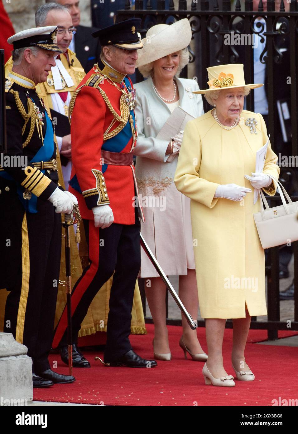 Le prince Charles, prince de Galles, Camilla, duchesse de Cornouailles, la reine Elizabeth ll et le prince Philip, duc d'Édimbourg partent après le mariage du prince William et de Catherine Middleton à l'abbaye de Westminster le 29 avril 2011. Banque D'Images