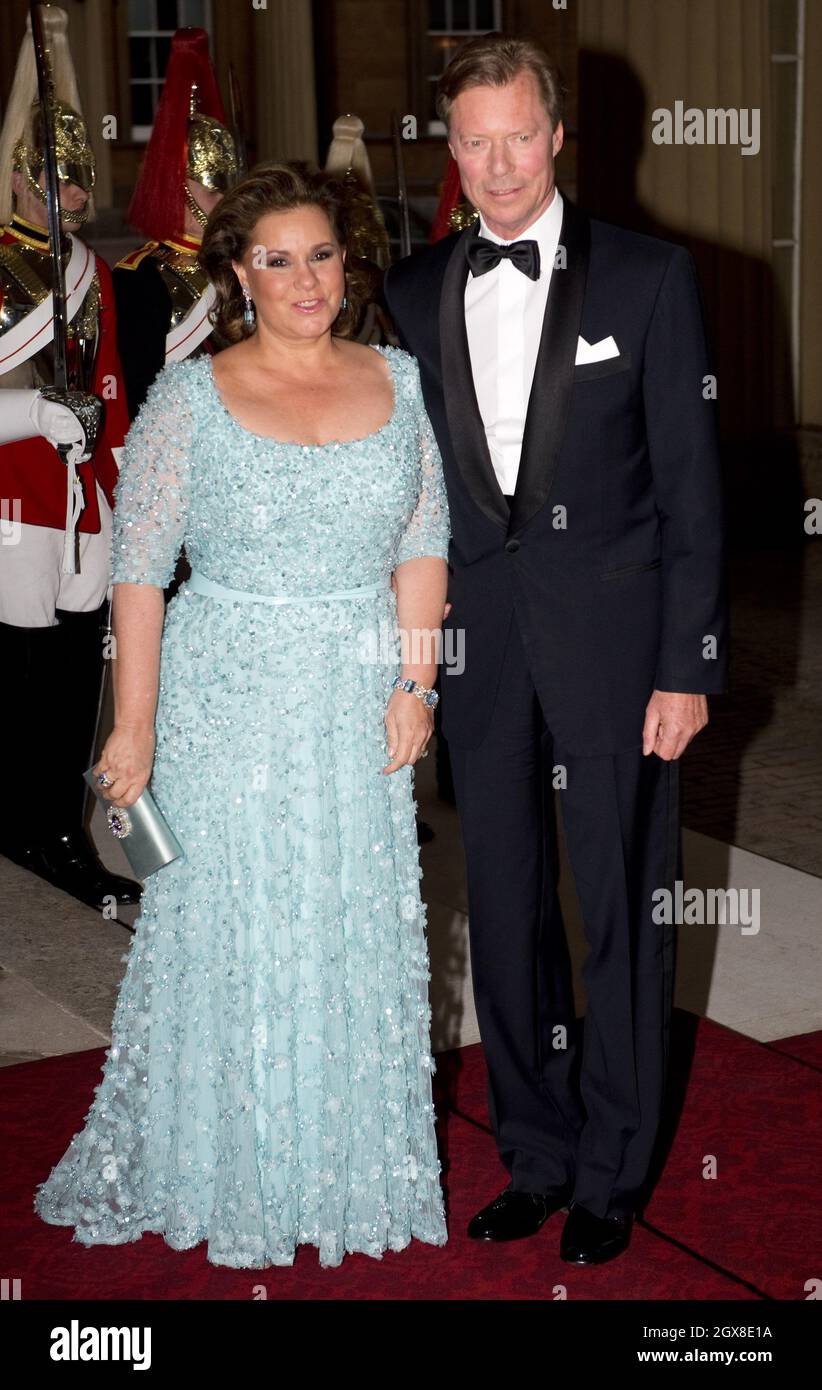 Le Grand-duc Henri et la Grande Duchesse Maria Teresa de Luxembourg assistent à un dîner pour les souverains étrangers organisé par le Prince de Galles et la Duchesse de Cornouailles pour commémorer le Jubilé de diamant de la Reine au Palais de Buckingham le 18 mai 2012. Banque D'Images