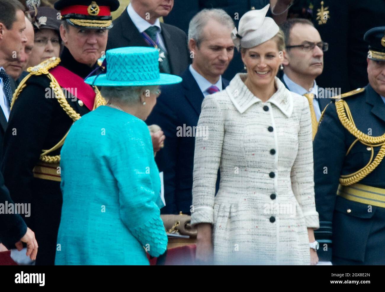 La reine Elizabeth ll et Sophie, comtesse de Wessex, assistent à la parade des Forces armées du Jubilé de diamant et à Muster à Windsor le 19 mai 2012 Banque D'Images