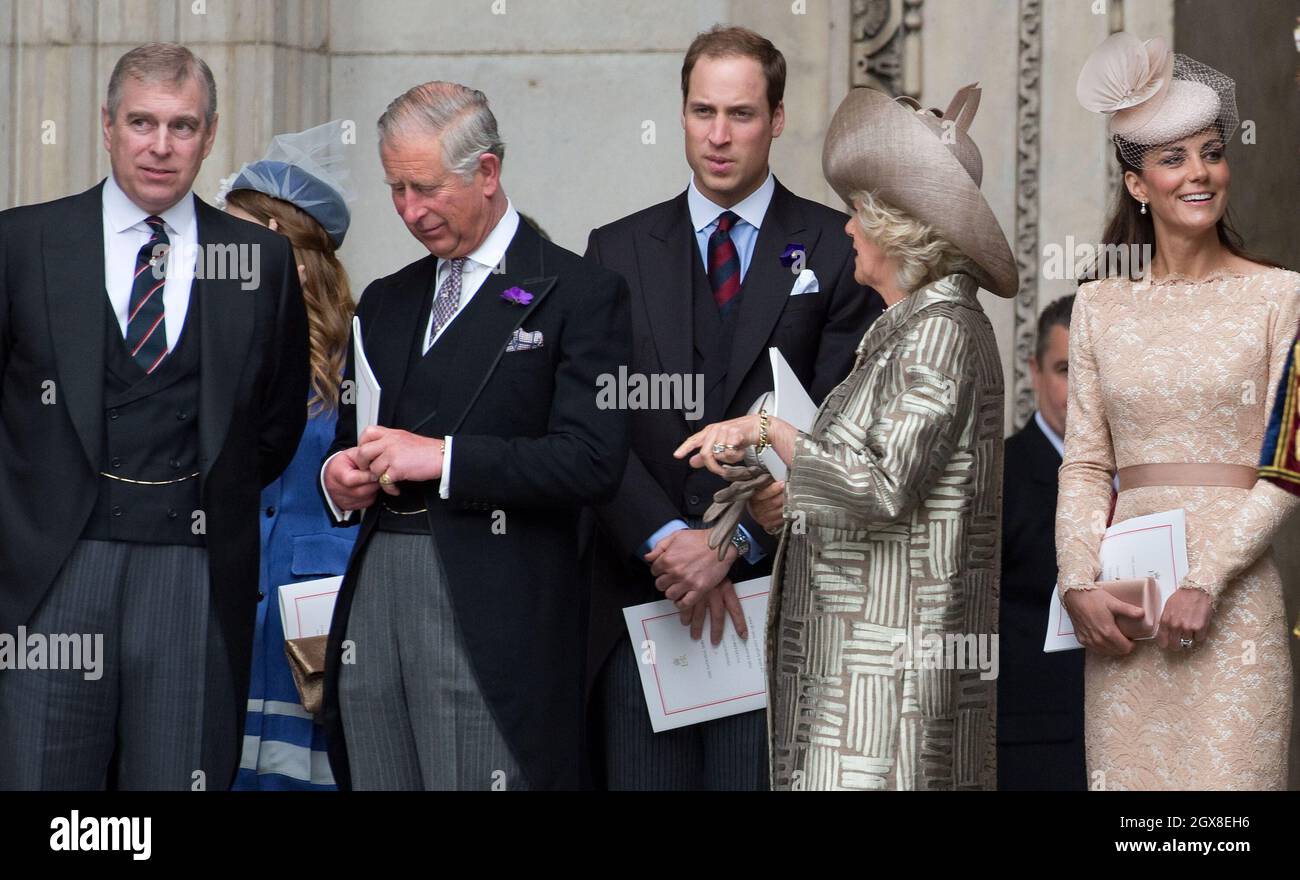 Prince Andrew, duc de York, Prince Charles, Prince de Galles, Prince William,Duc de Cambridge, Camilla, duchesse de Cornouailles et Catherine, duchesse de Cambridge assistent au service du jubilé de diamant de la Reine de Thanksgiving à la cathédrale Saint-Paul à Londres le 5 juin 2012. Banque D'Images