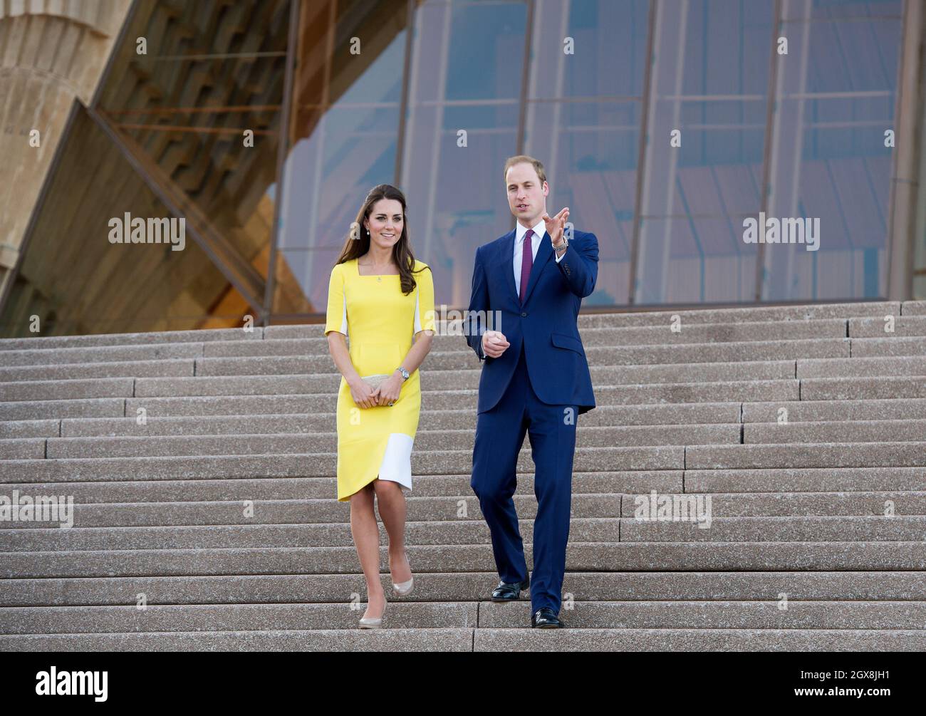 Catherine, duchesse de Cambridge et Prince William, duc de Cambridge, visitent l'Opéra de Sydney au début d'une visite de l'Australie le 16 avril 2014.La duchesse porte une robe jaune vif Roksanda Llincic. Banque D'Images