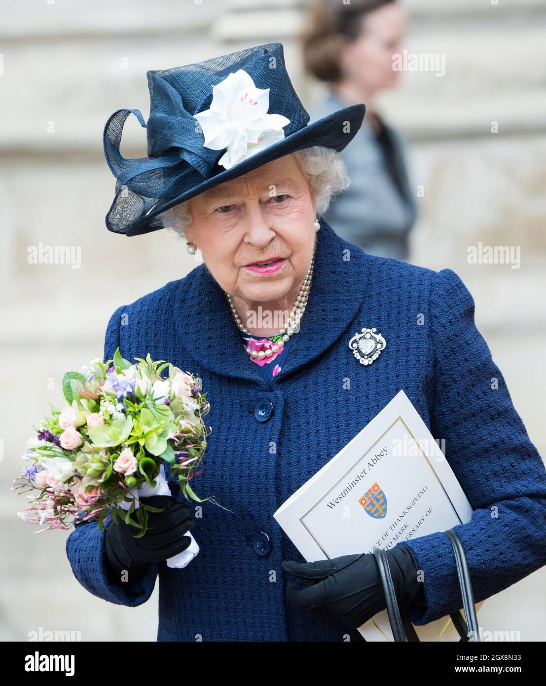 La reine Elizabeth II assiste au Service de Thanksgiving pour souligner le 70e anniversaire de la victoire en Europe à l'abbaye de Westminster à Londres le 10 mai 2015. Banque D'Images