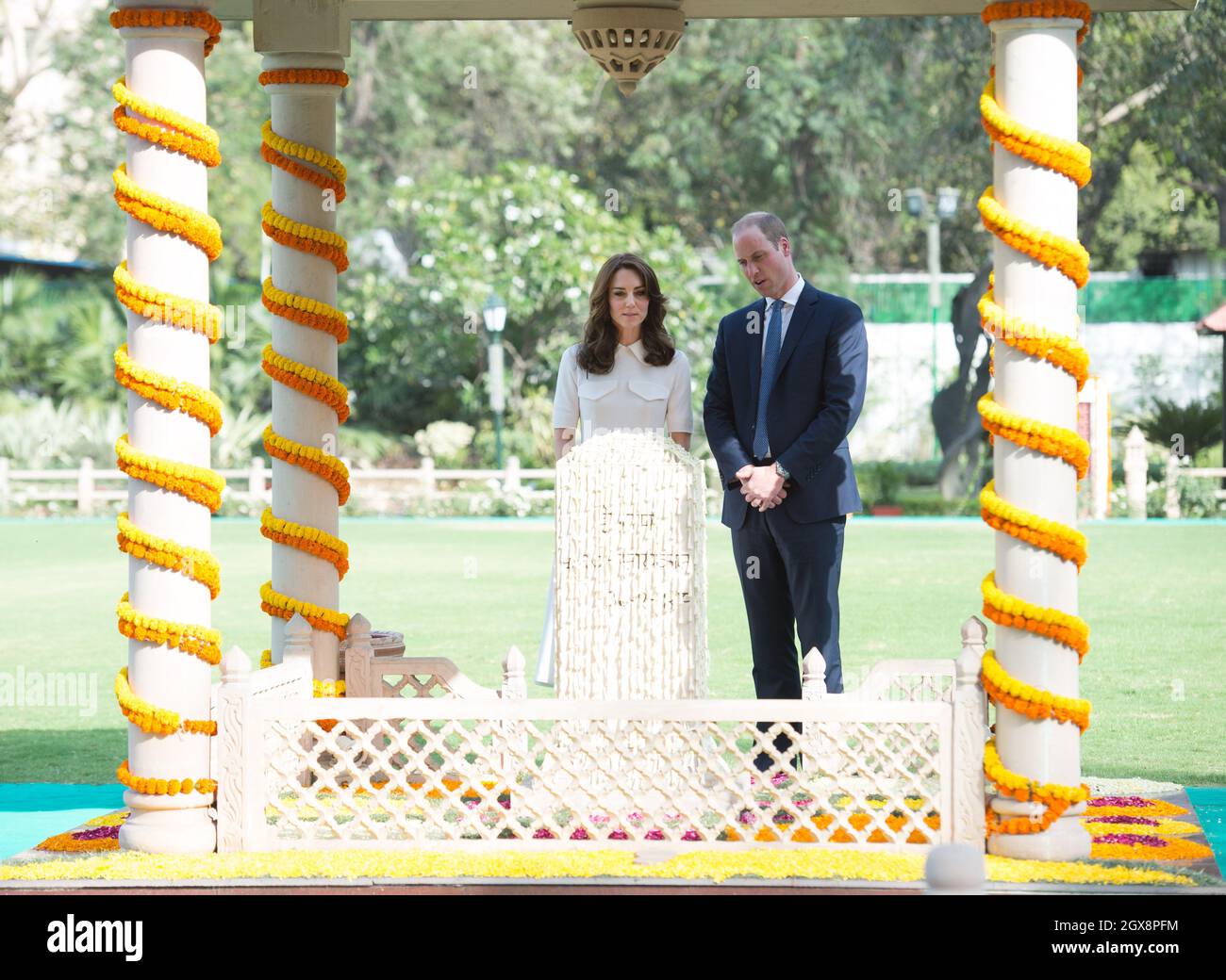Prince William, duc de Cambridge et Catherine, duchesse de Cambridge, vêtu d'une robe Emilia Wickstead crème, visitez le musée Gandhi Smriti à la maison Old Birla à Delhi, en Inde, le 11 avril 2016. Banque D'Images