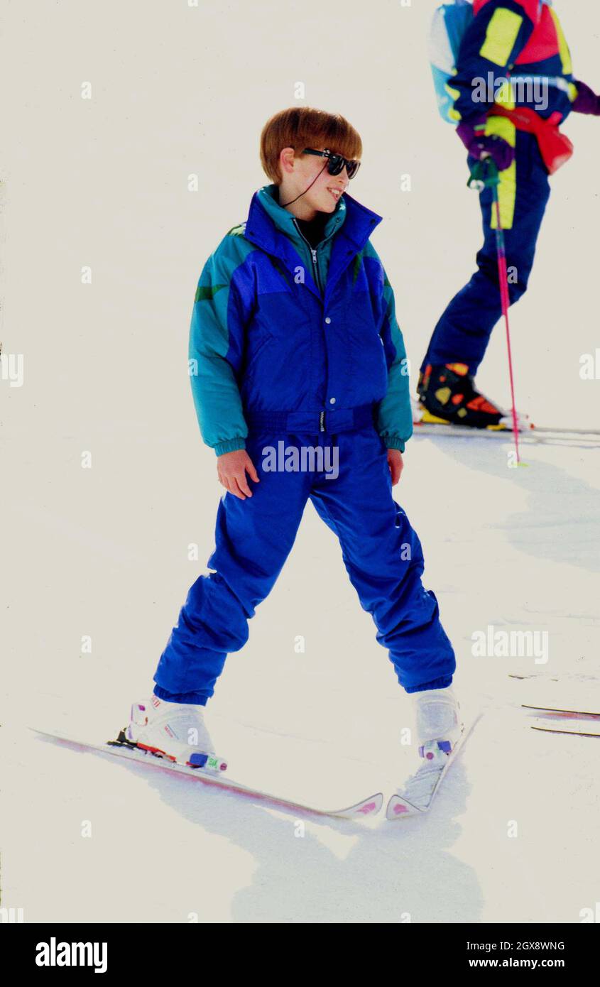 Prince William en Autriche pendant ses vacances de ski de 1992 avec Diana,  qui à l'époque était en train de subir sa rupture avec le Prince  Charles.Royals, William, ski, sport, pleine longueur,Outre-mer,