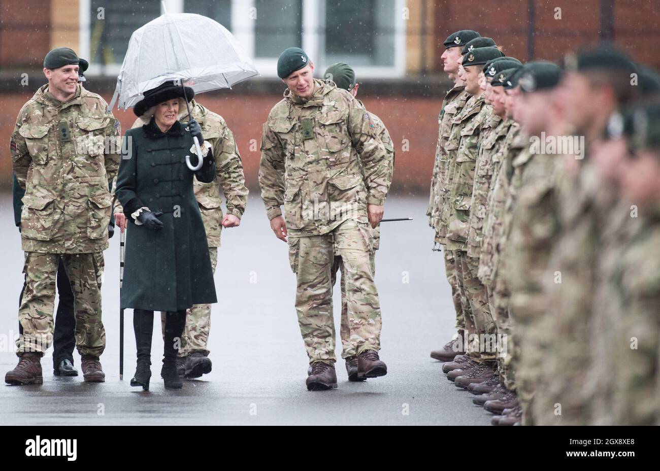 Camilla, la duchesse de Cornwall visite le 4e Bataillon, les Rifles pour assister à un défilé de retour à Aldershot le 27 février 2017 Banque D'Images