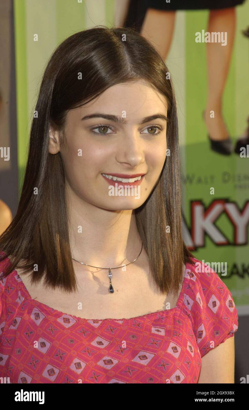 L'actrice Haley Hudson à la première hollywoodienne de Freaky Friday. Sourcils, collier.Paul Smith/allaction.co.uk Photo Stock - Alamy