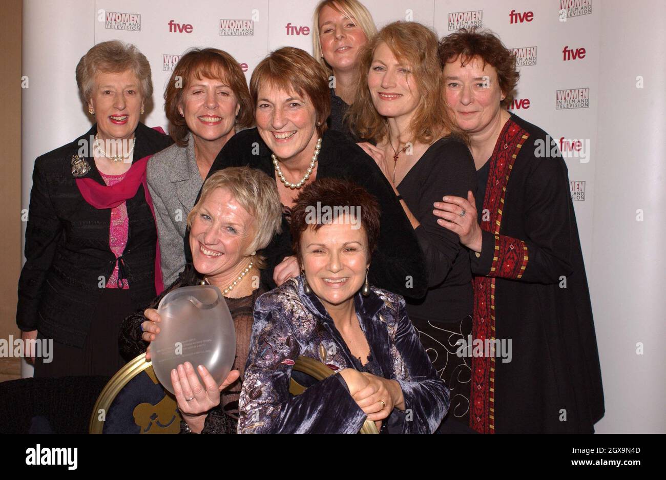 Les vraies filles Calender et Julie Walters aux cinq prix Women in film and Television à Londres. Banque D'Images
