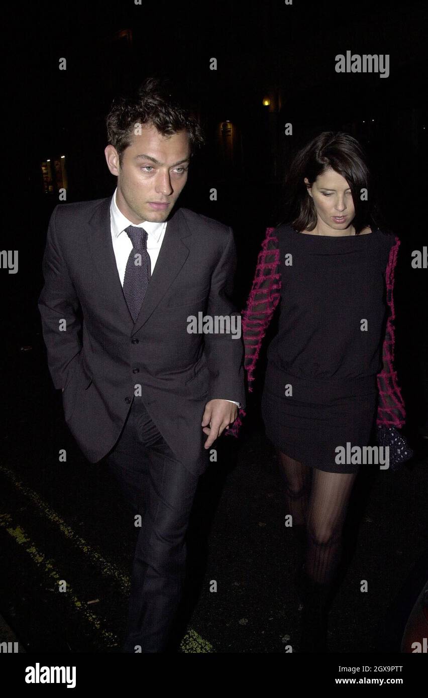 Jude Law et Sadie Frost arrivent au restaurant Isola pour le dîner de gala du club de charité de Gilda, qui a permis de recueillir des fonds pour le traitement du cancer de l'ovaire. Banque D'Images