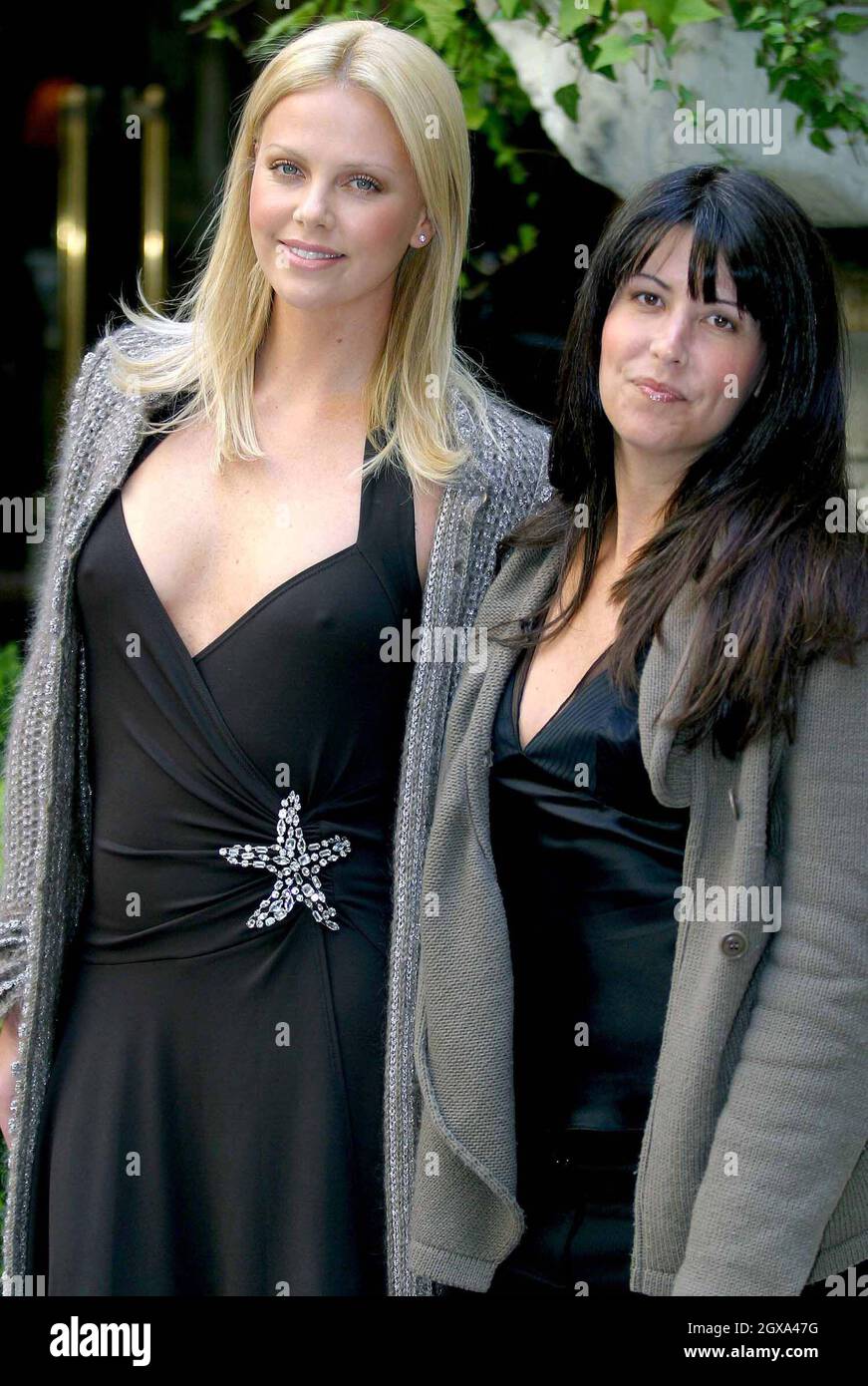 Charlize Theron et Patty Jenkins au photocall 'Monster' à Paris Photo Stock  - Alamy