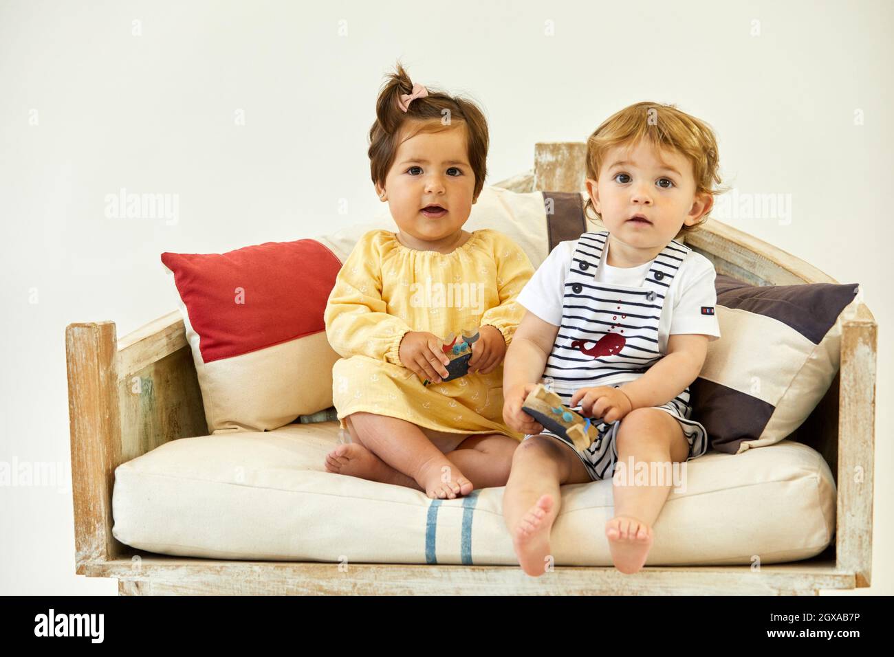Garçon et fille 1-2 ans, bébés, accessoires Sailor, Studio photographie  Photo Stock - Alamy