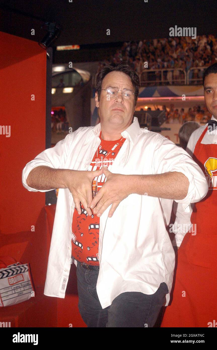 DAN AKROYD et millionnaire, PAUL ALLEN (partenaire de Bill Gates et fondateur de Microsoft) Profitez du célèbre carnaval brésilien depuis un coffret d'observation privé sponsorisé par le faiseur brésilien Brahma. Banque D'Images