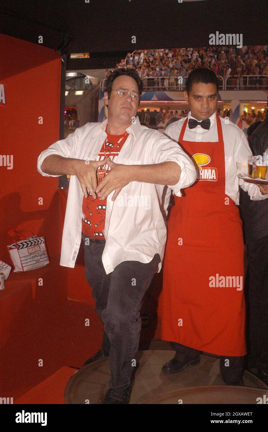 DAN AKROYD et millionnaire, PAUL ALLEN (partenaire de Bill Gates et fondateur de Microsoft) Profitez du célèbre carnaval brésilien depuis un coffret d'observation privé sponsorisé par le faiseur brésilien Brahma. Banque D'Images