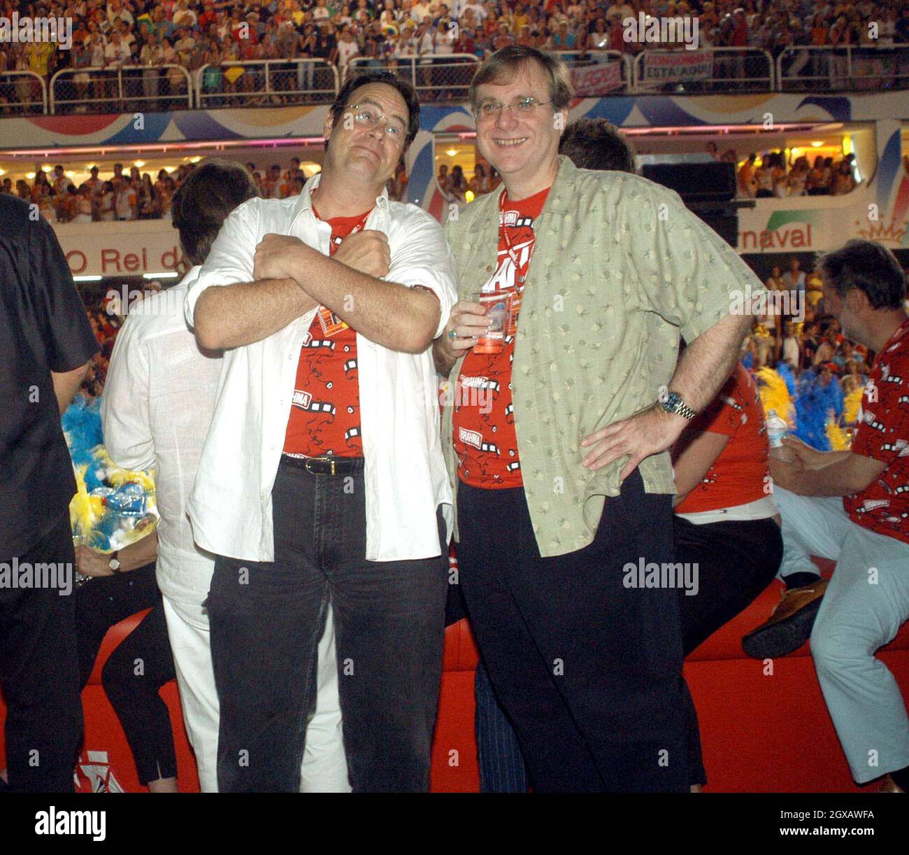 DAN AKROYD et millionnaire, PAUL ALLEN (partenaire de Bill Gates et fondateur de Microsoft) Profitez du célèbre carnaval brésilien depuis un coffret d'observation privé sponsorisé par le faiseur brésilien Brahma. Banque D'Images