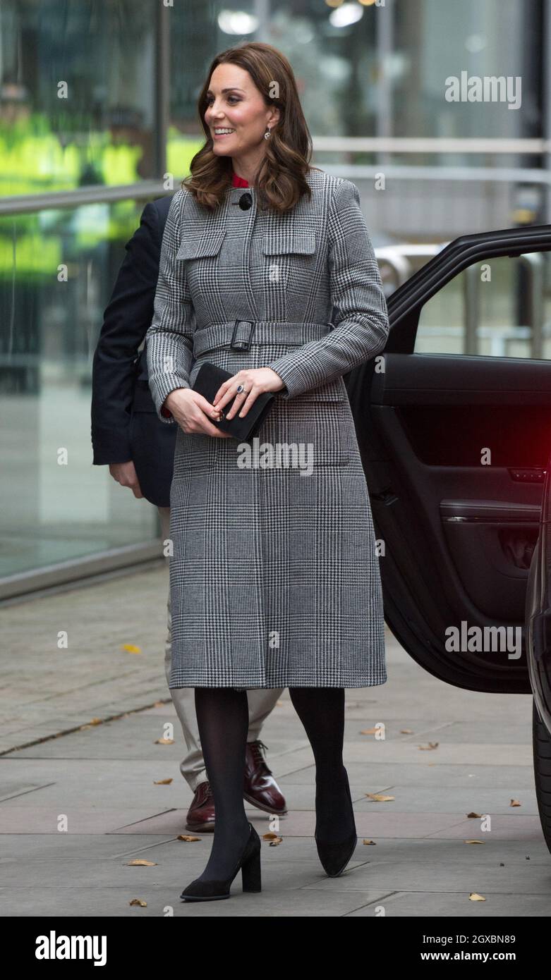 Catherine, duchesse de Cambridge, portant un manteau LK Bennett, participe  au Children's Global Media Summit à Manchester Photo Stock - Alamy