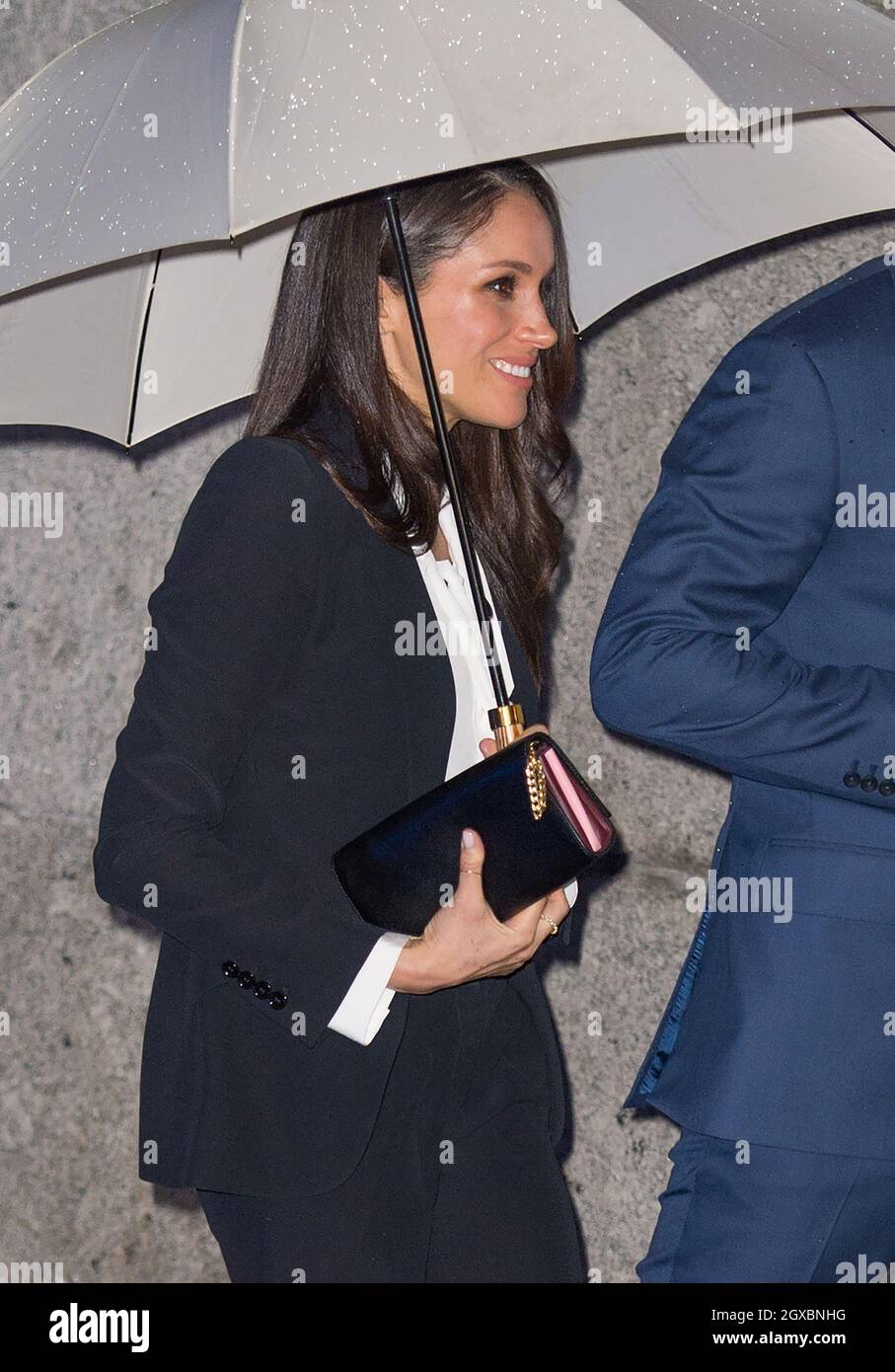 Le Prince Harry et Meghan Markle, qui assistent ensemble à leur premier engagement officiel, arrivent aux Endeavour Fund Awards au Goldsmiths' Hall de Londres le 01 février 2018.Mme Markle portait un costume-pantalon Alexander McQueen sombre et une chemise blanche pour l'occasion. Banque D'Images