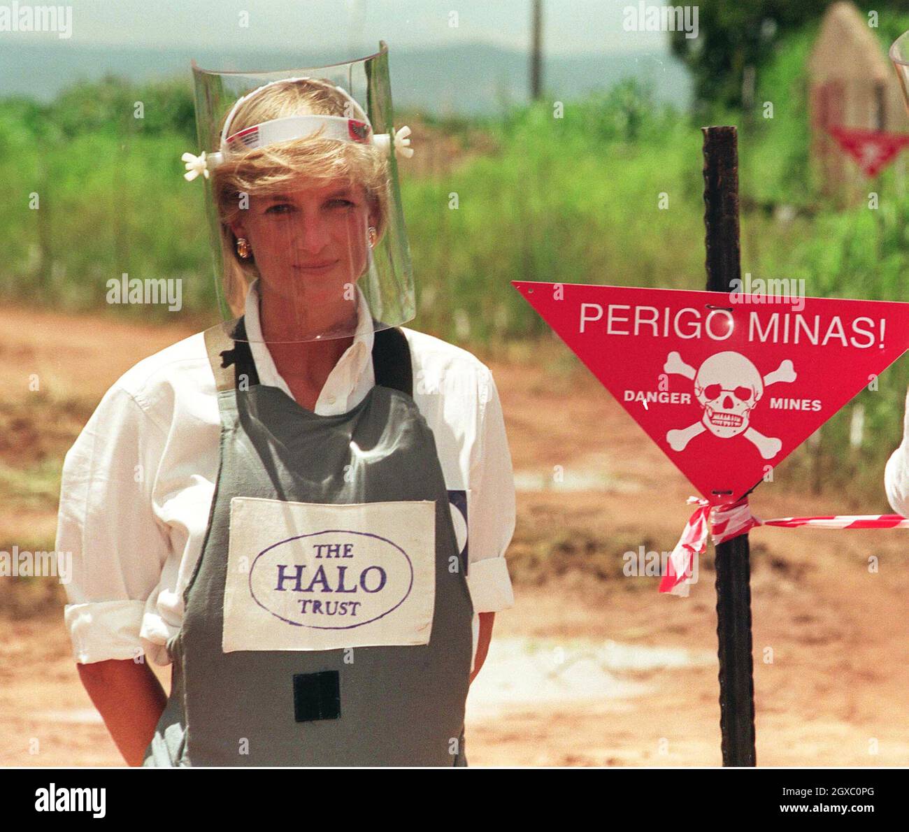 Diana Princess, du pays de Galles, a fait la promotion de sa campagne contre l'utilisation des mines terrestres en Angola en janvier 1997.Anwar Hussein/EMPICS Entertainment Banque D'Images