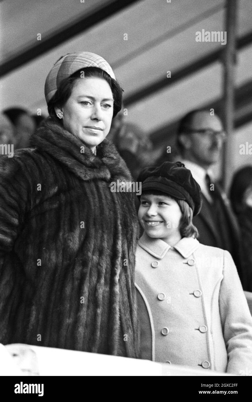 La princesse Margaret et sa fille Lady Sarah Armstrong-Jones assistaient aux épreuves de badminton à Gloucestershire, en Angleterre, en avril 1976. Banque D'Images