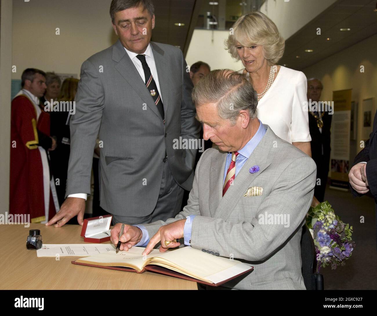 Le Prince Charles, Prince de Galles, Camilla, Duchesse de Cornwall et le duc de Westminster visitent l'Université de Chester, en Angleterre. Banque D'Images