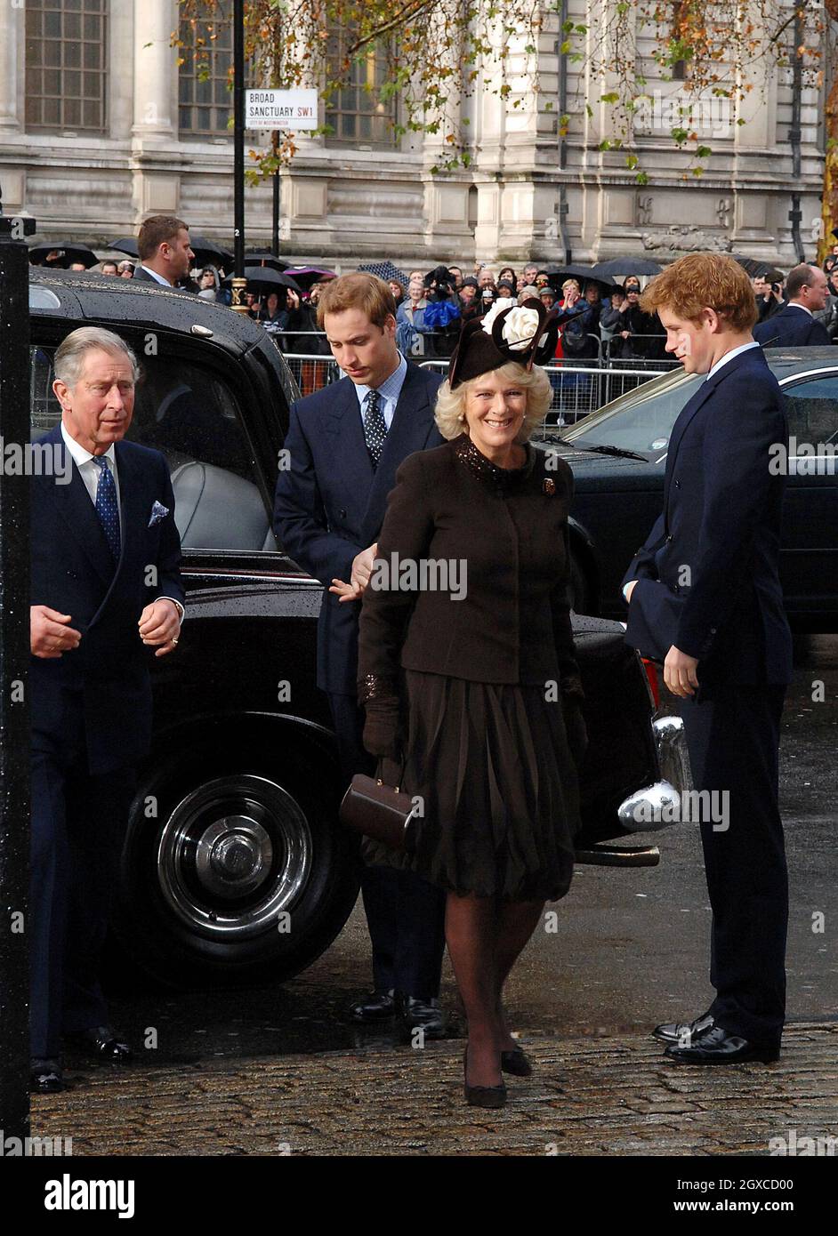 Le prince Charles, le prince de Galles, Camilla, la duchesse de Cornouailles, le prince William et le prince Harry arrivent pour un service de célébration pour l'anniversaire du mariage de diamants de la reine Elizabeth II et du prince Philip, duc d'Édimbourg à l'abbaye de Westminster à Londres. Banque D'Images