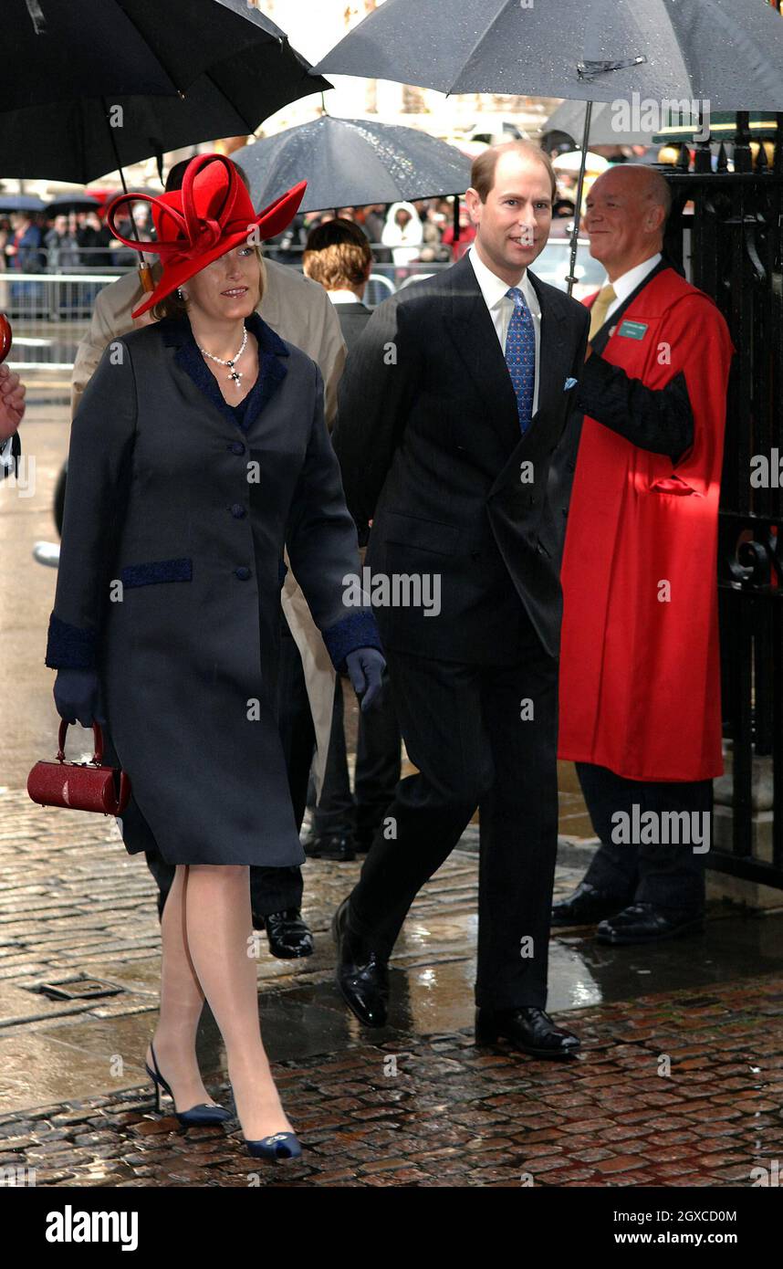 Prince Edward, comte de Wessex et Sophie, comtesse de Wessex arrivent à un service de célébration pour l'anniversaire de mariage de diamant de la reine Elizabeth II et le prince Philip, duc d'Édimbourg à l'abbaye de Westminster à Londres. Banque D'Images