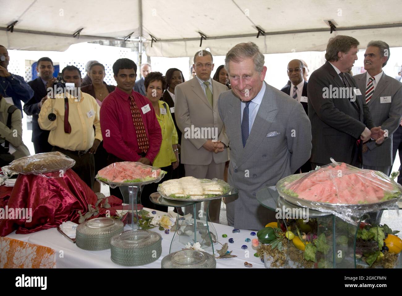 Le Prince Charles visite la Jeune entreprise Tinidad et Tabago où il a visité un atelier de réparation de chaussures assisté par l'ABTT le deuxième jour d'une visite de trois jours de Trinité-et-Tobago près de Port of Spain, Trinidad. Banque D'Images