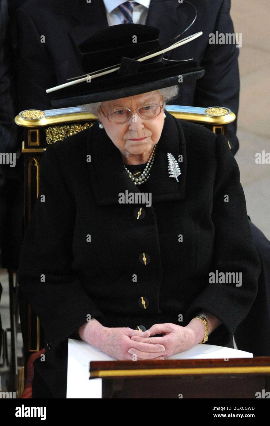 La reine Elizabeth II assiste au service de Thanksgiving pour la vie de Sir Edmund Hillary, conquérant de l'Everest, à la chapelle Saint-Georges, à Windsor, en Angleterre. Banque D'Images