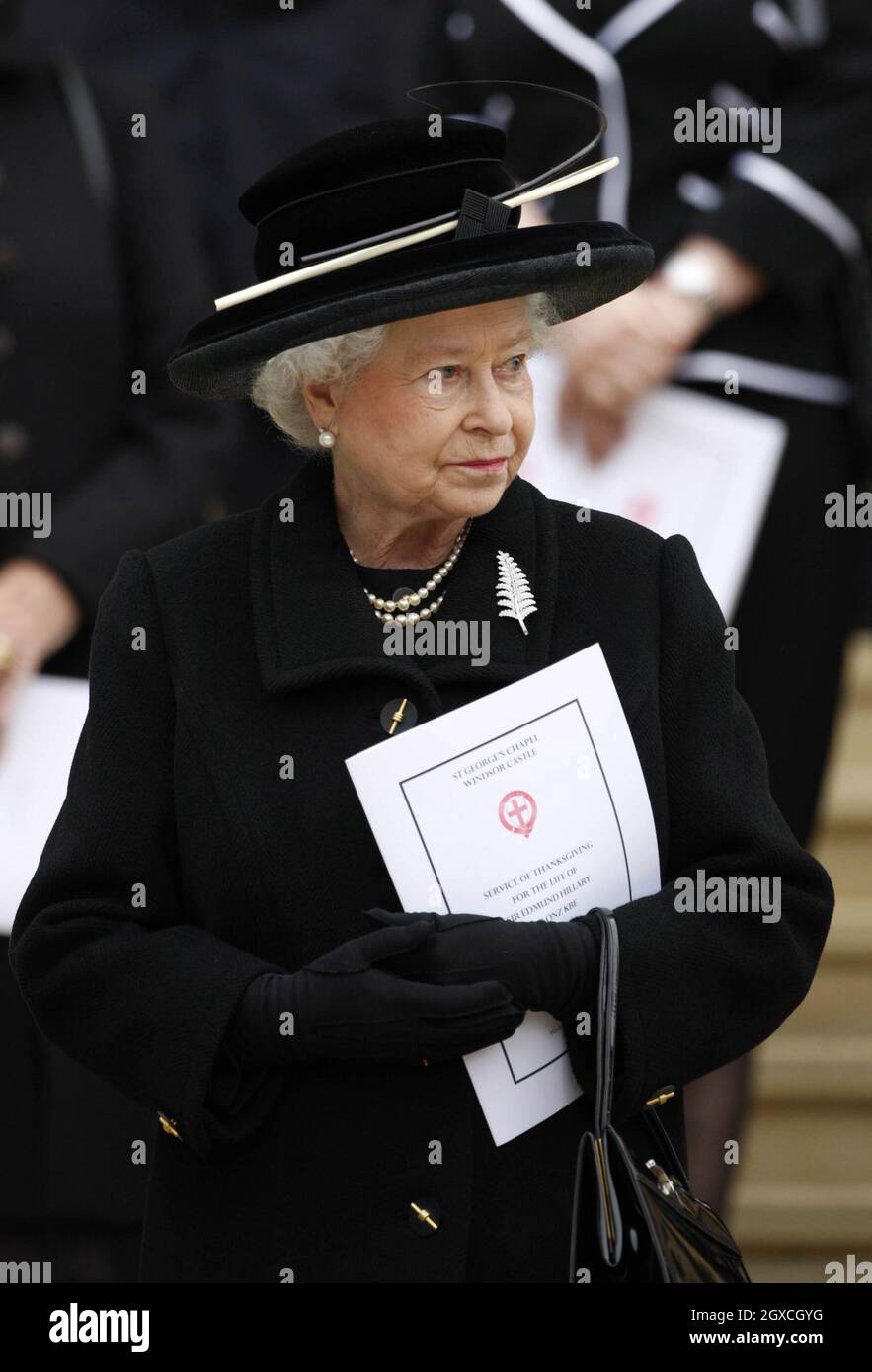 La reine Elizabeth II assiste au service de Thanksgiving pour la vie de Sir Edmund Hillary, conquérant de l'Everest, à la chapelle Saint-Georges, à Windsor, en Angleterre. Banque D'Images