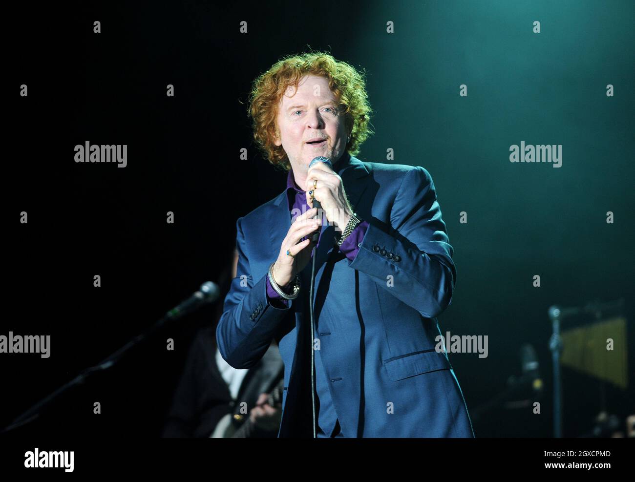 Mick Hucknall de Simply Red se produit sur scène à Westonbirt Abortetum à Tetbury, en Angleterre. Banque D'Images