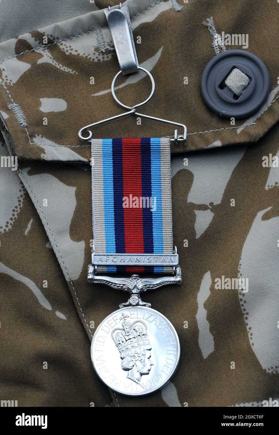 Une médaille de campagne pour le service en Afghanistan présentée par le Prince de Galles aux membres du 4e Bataillon, The Mercian Regiment, à Clarence House. Banque D'Images