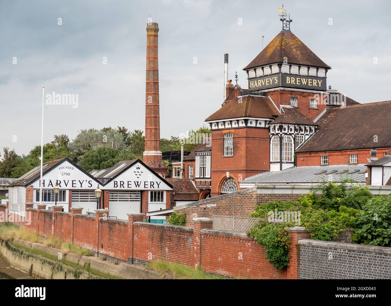 Harvey's Brewery, Lewes, East Sussex, Angleterre, Royaume-Uni.L'architecture industrielle de l'usine de briques rouges victorienne de l'entreprise locale indépendante. Banque D'Images