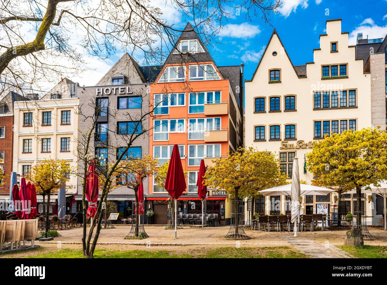Maisons de ville colorées, Cologne, Rhénanie du Nord Westphalie, Allemagne Banque D'Images