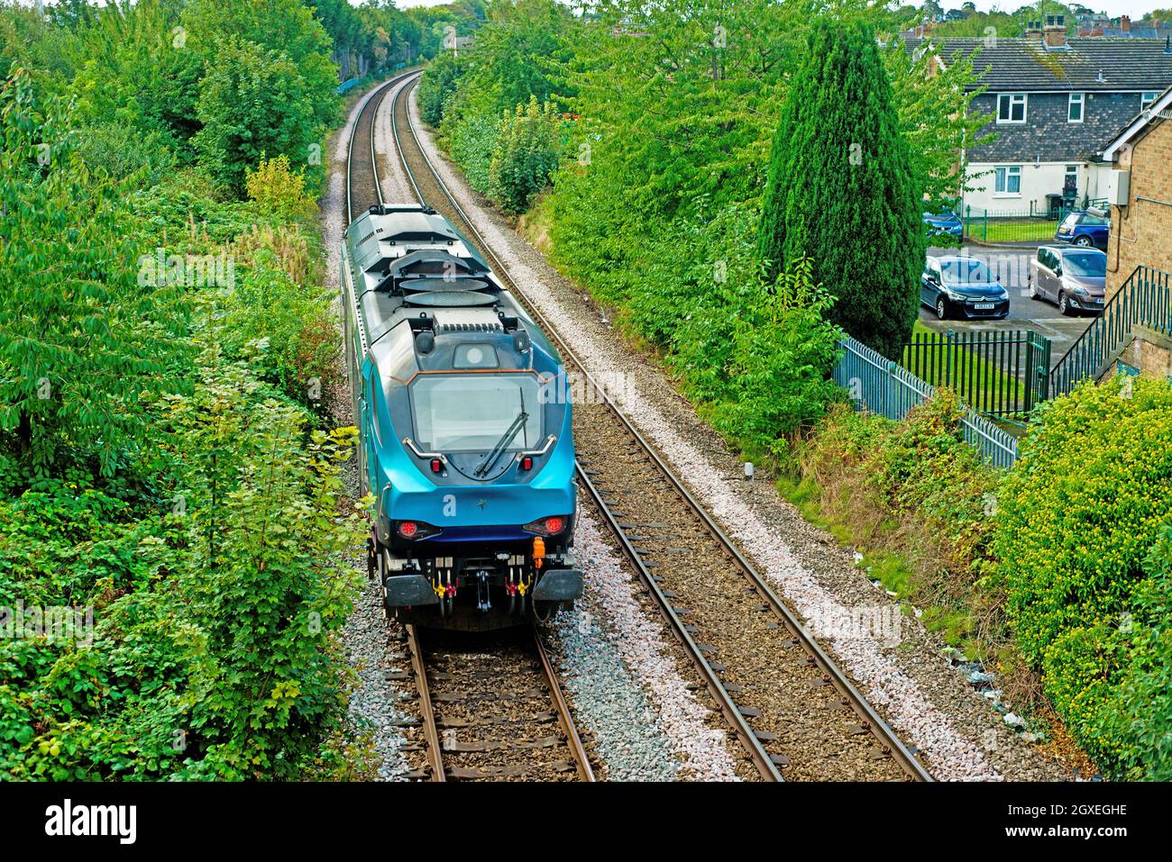 Moteur léger de classe 68 en direction de York, à Crighton Road Bridge, York, Angleterre Banque D'Images