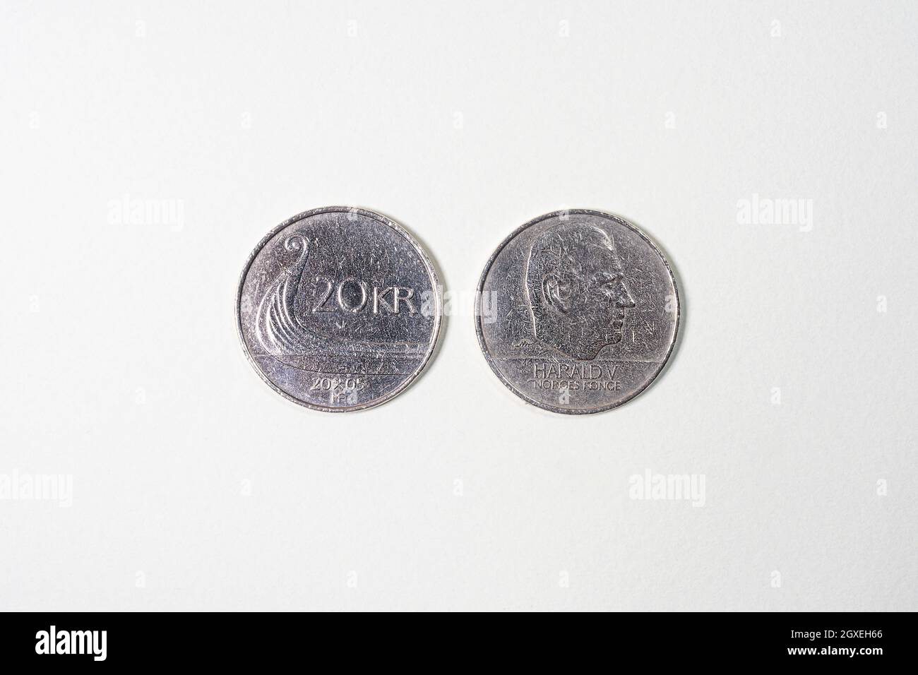 La pièce de monnaie de 20 couronnes norvégiennes vue des deux côtés Banque D'Images