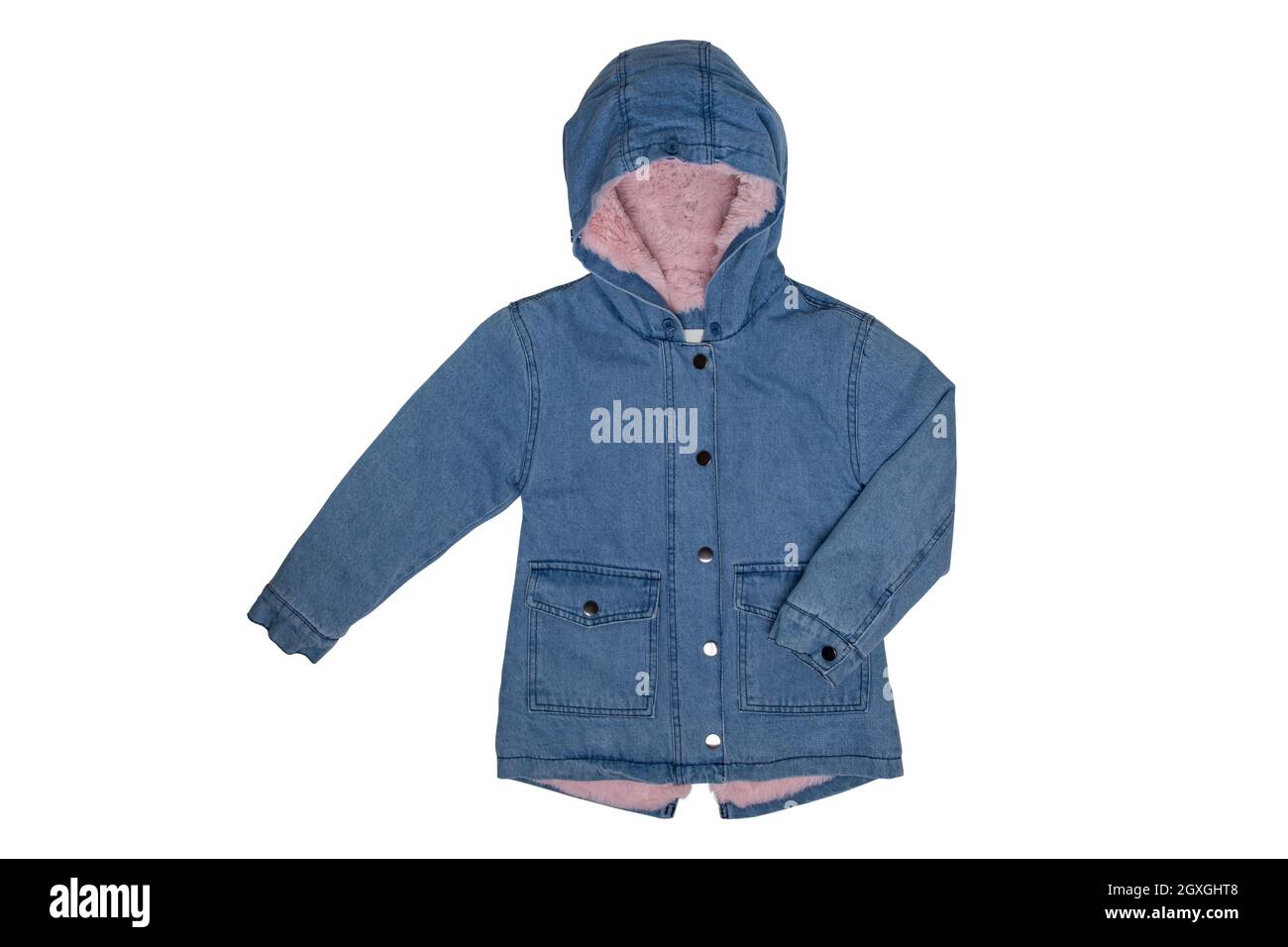 Veste jeans enfants isolés. Un élégant à la mode chaud Confortable veste bleu denim avec une doublure rose pour la petite fille. Les enfants l'automne et l'hiver Banque D'Images